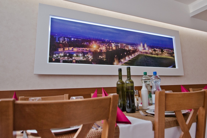 Imagen del bar/restaurante del Hotel Luna, Medjugorje. Foto 6