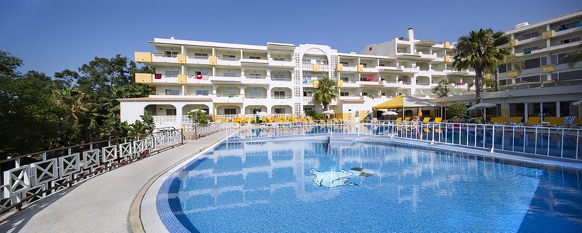 Imagen de los exteriores del Hotel Luna Miramar Club. Foto 12