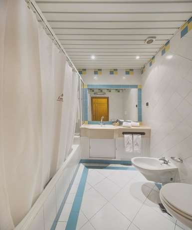 Imagen de la habitación del Hotel Luna Miramar Club. Foto 5