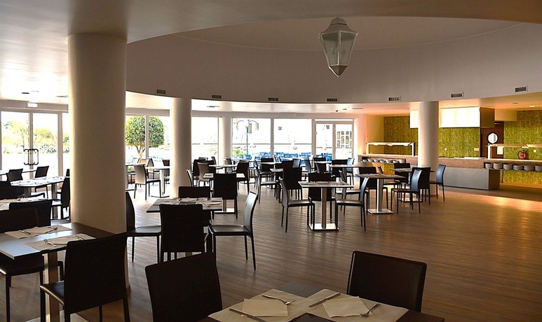 Imagen del bar/restaurante del Hotel Luna Miramar Club. Foto 3