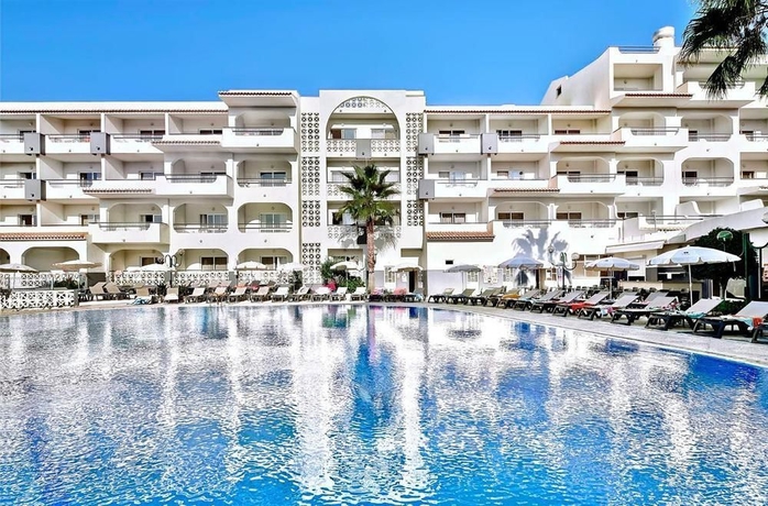 Imagen de la piscina del Hotel Luna Miramar Club. Foto 16