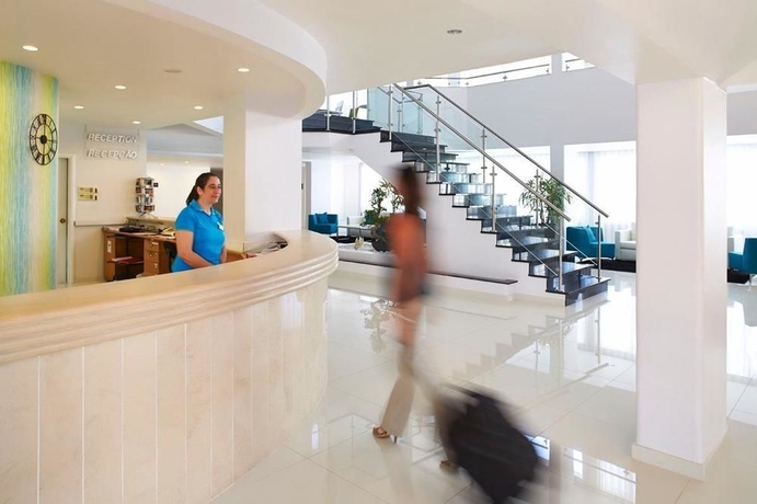 Imagen de los interiores del Hotel Luna Miramar Club. Foto 13