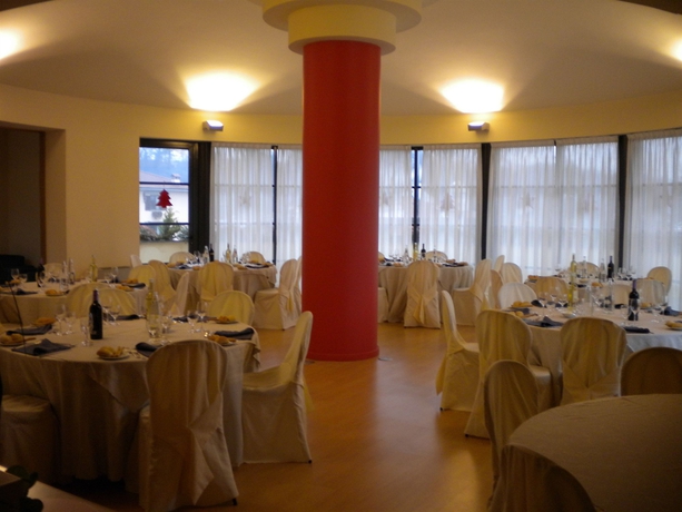 Imagen de los interiores del Hotel Luna Motel Lago Maggiore Arona. Foto 11