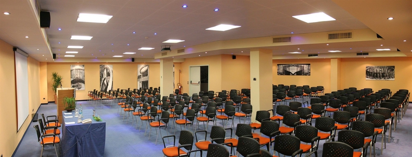 Imagen de los interiores del Hotel Luna Motel Lago Maggiore Arona. Foto 13