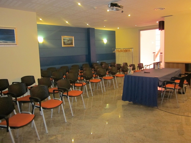 Imagen de los interiores del Hotel Luna Motel Lago Maggiore Arona. Foto 15