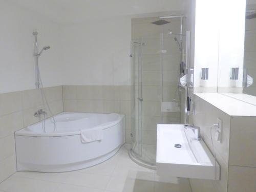 Imagen de la habitación del Hotel Luna, Offenbach am Main. Foto 10