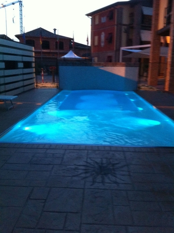 Imagen de la piscina del Hotel Luna Residence. Foto 16