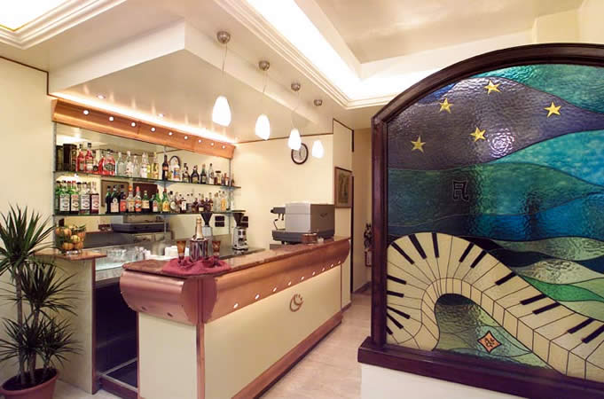 Imagen del bar/restaurante del Hotel Luna Rossa. Foto 2