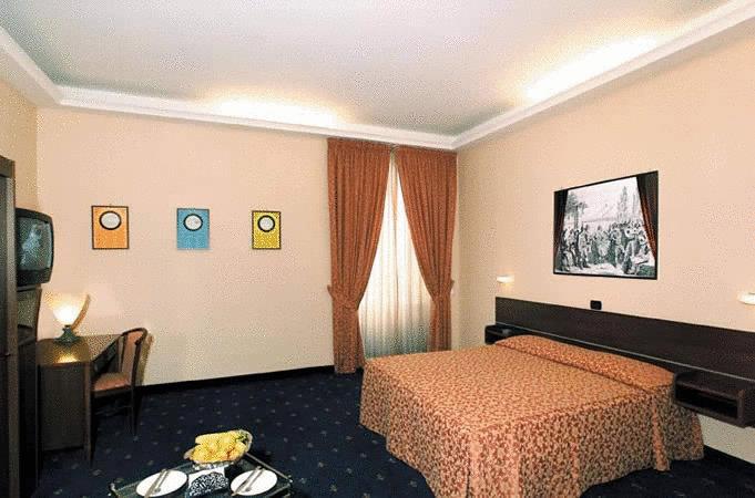 Imagen de la habitación del Hotel Luna Rossa, N&aacute;poles. Foto 8