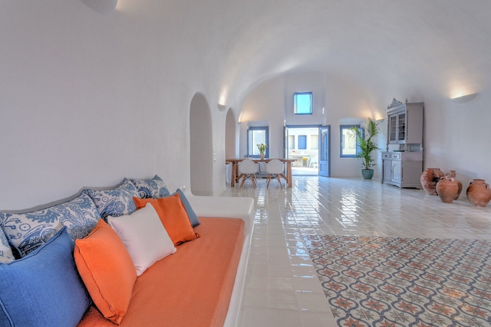 Imagen de los interiores del Hotel Luna Santorini Suites. Foto 13