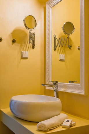 Imagen de la habitación del Hotel Luna Santorini Suites. Foto 3