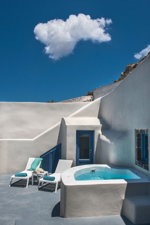 Imagen de los exteriores del Hotel Luna Santorini Suites. Foto 11