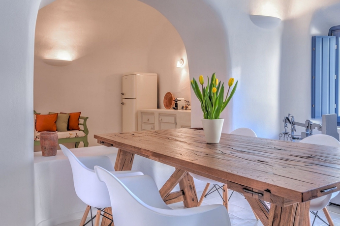 Imagen de los interiores del Hotel Luna Santorini Suites. Foto 16