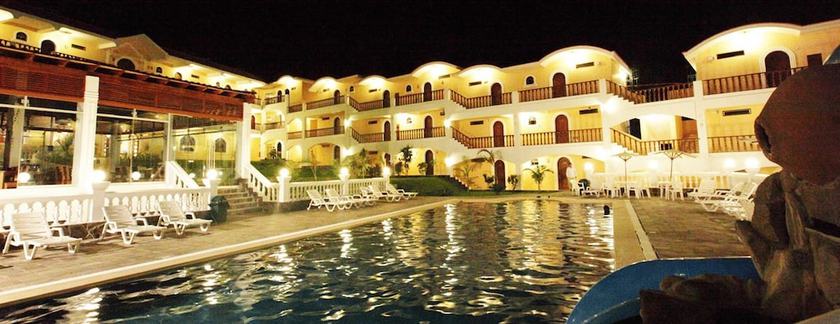 Imagen de la piscina del Hotel Lunahuana River Resort. Foto 20