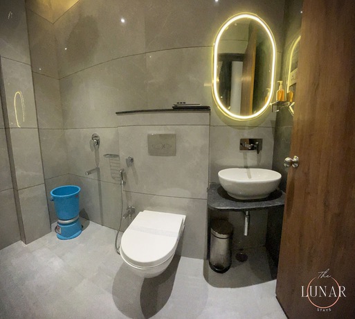 Imagen de la habitación del Hotel Lunar Stays. Foto 18