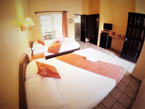 Imagen de la habitación del Hotel Lunasol. Foto 3