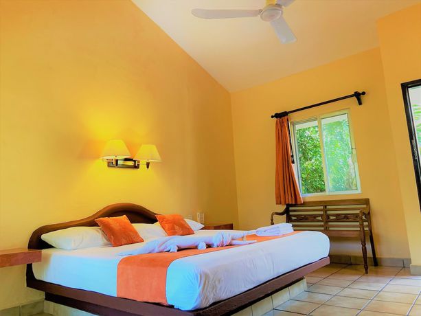 Imagen de la habitación del Hotel Lunasol. Foto 7
