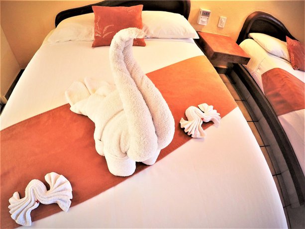 Imagen de la habitación del Hotel Lunasol. Foto 8