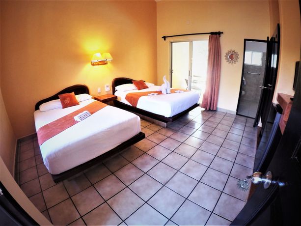 Imagen de la habitación del Hotel Lunasol. Foto 9