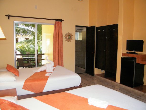 Imagen de la habitación del Hotel Lunasol. Foto 16