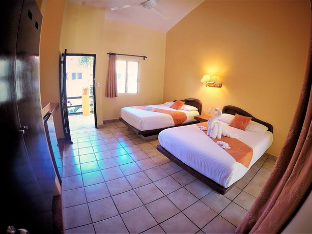 Imagen de la habitación del Hotel Lunasol. Foto 17