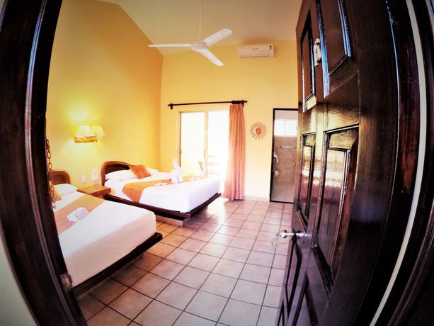Imagen de la habitación del Hotel Lunasol. Foto 18