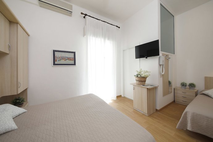 Imagen de la habitación del Hotel Lungomare Cattolica. Foto 2