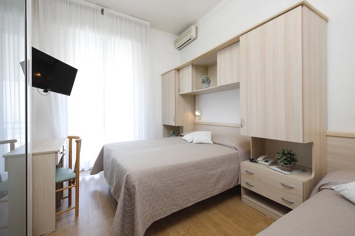 Imagen de la habitación del Hotel Lungomare Cattolica. Foto 5