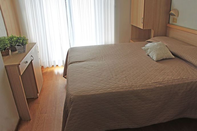 Imagen de la habitación del Hotel Lungomare Cattolica. Foto 11