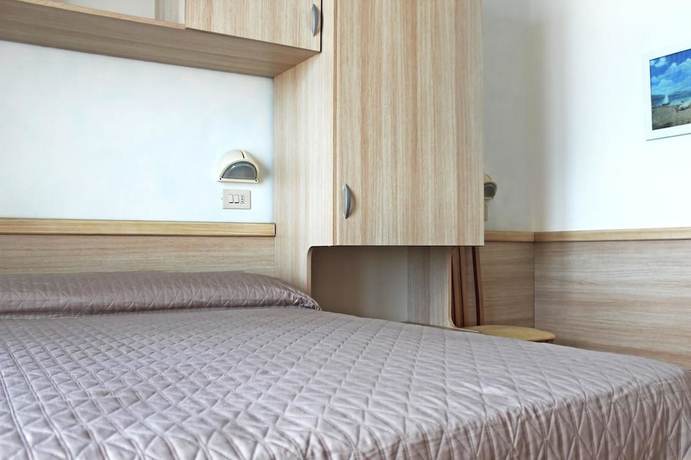 Imagen de la habitación del Hotel Lungomare Cattolica. Foto 12