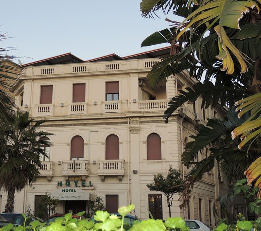 Imagen general del Hotel Lungomare. Foto 1