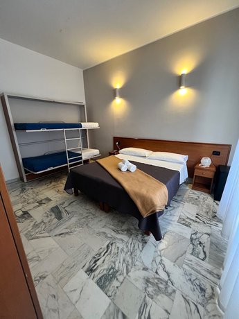 Imagen de la habitación del Hotel Lungomare. Foto 14