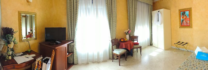 Imagen de la habitación del Hotel Lungomare. Foto 15