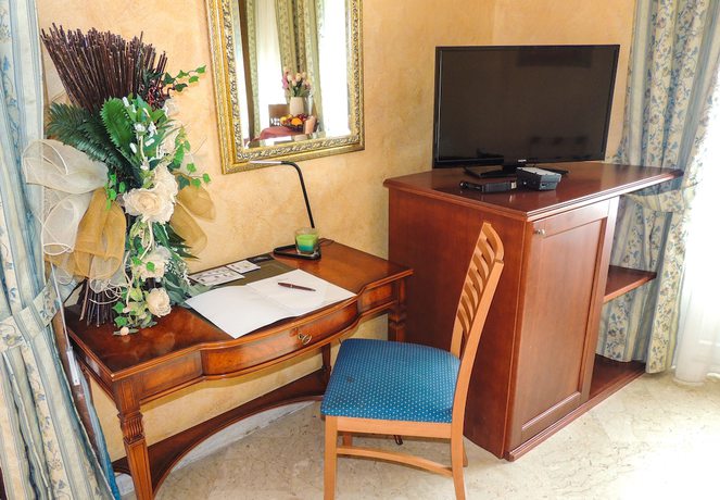 Imagen de la habitación del Hotel Lungomare. Foto 19
