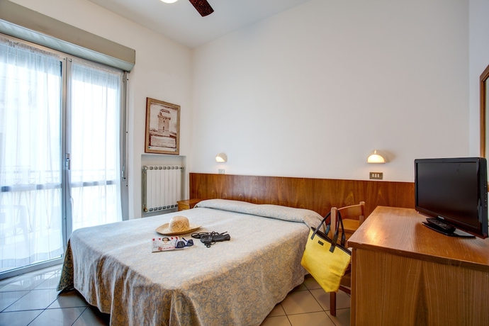 Imagen de la habitación del Hotel Lungomare, Pinarella di Cervia. Foto 3