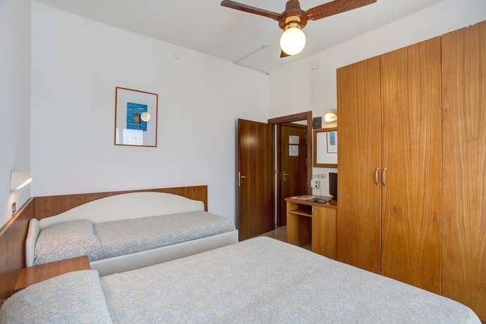 Imagen de la habitación del Hotel Lungomare, Pinarella di Cervia. Foto 5