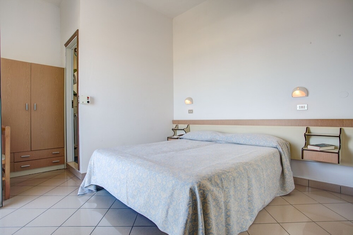 Imagen de la habitación del Hotel Lungomare, Pinarella di Cervia. Foto 6
