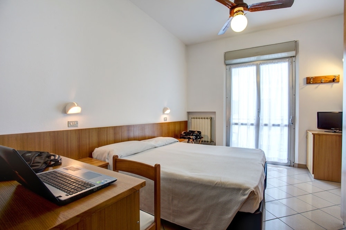 Imagen de la habitación del Hotel Lungomare, Pinarella di Cervia. Foto 8
