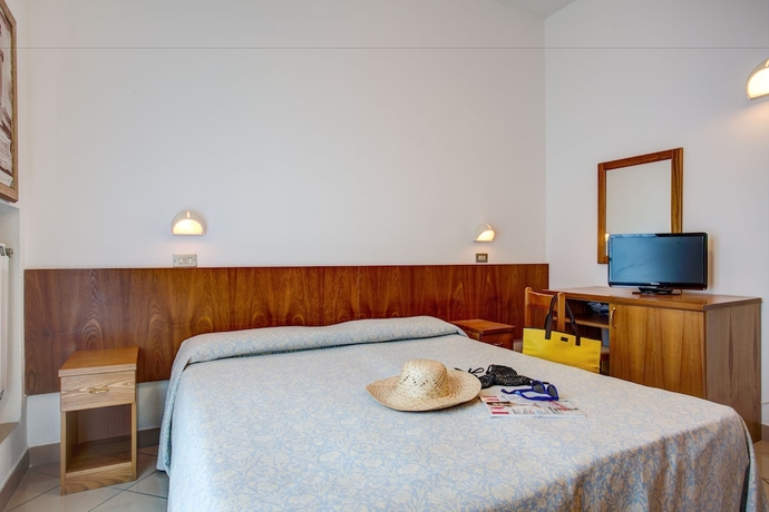 Imagen de la habitación del Hotel Lungomare, Pinarella di Cervia. Foto 9