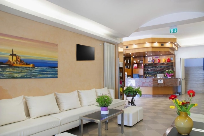 Imagen de los interiores del Hotel Lungomare, Pinarella di Cervia. Foto 18