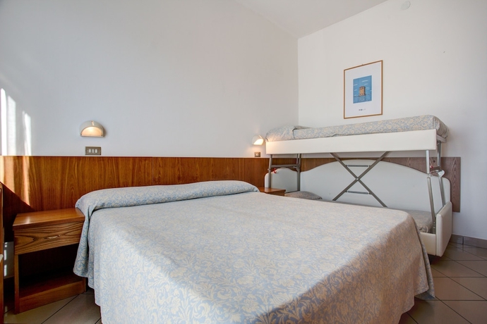 Imagen de la habitación del Hotel Lungomare, Pinarella di Cervia. Foto 13