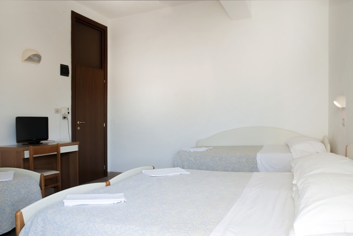 Imagen de la habitación del Hotel Lungomare, Pinarella di Cervia. Foto 15
