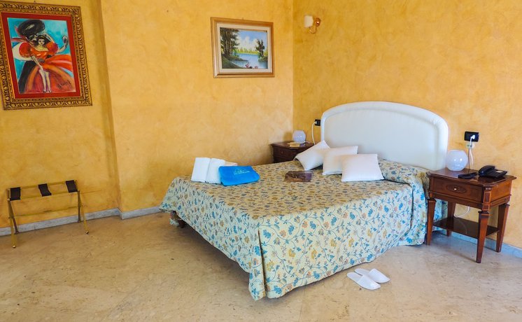 Imagen de la habitación del Hotel Lungomare, Reggio di Calabria. Foto 6