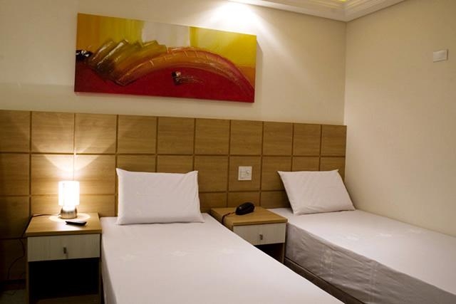 Imagen de la habitación del Hotel Luni. Foto 2