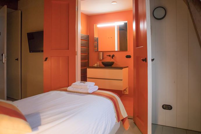 Imagen de la habitación del Hotel Lunia. Foto 12