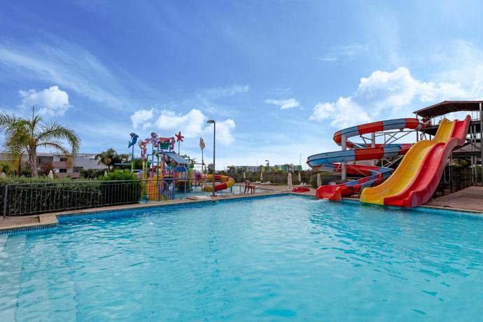 Imagen de la piscina del Hotel Lunja Village. Foto 18