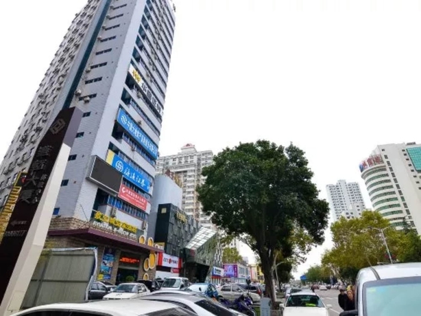 Imagen de los exteriores del Hotel Luoyang Aviation E-home Inn. Foto 18