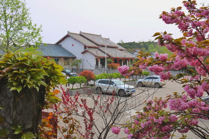 Imagen de los exteriores del Hotel Luoyang Dongshan. Foto 8