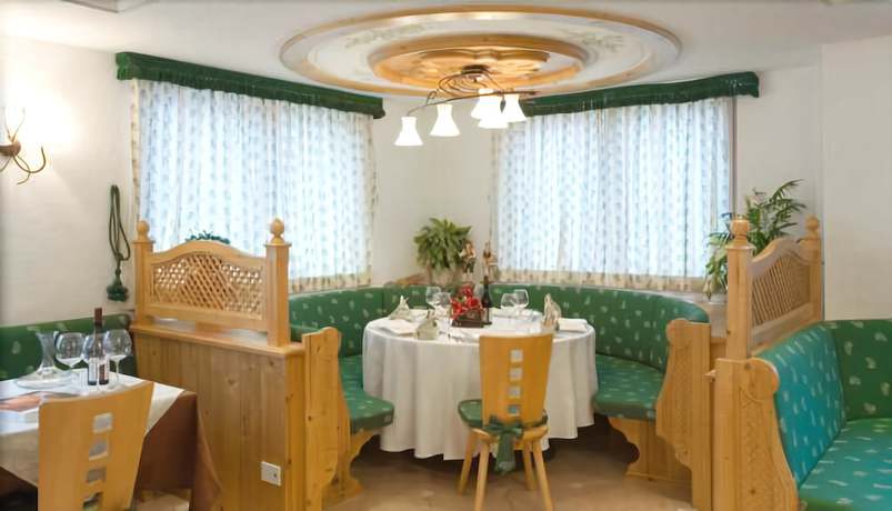 Imagen del bar/restaurante del Hotel Lupo Bianco Wellness and Walking. Foto 6