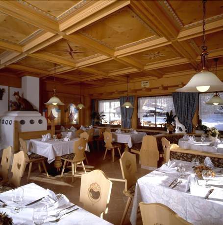 Imagen del bar/restaurante del Hotel Lupo Bianco Wellness and Walking. Foto 7